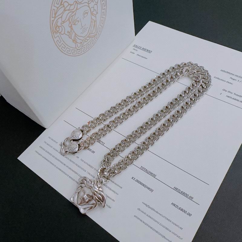 Versace necklace lyx251